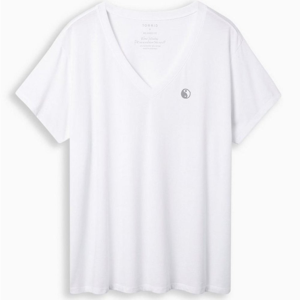 ❤️NWT TORRID TEE - YIN YANG PEACE - RELAXED FIT - V NECK - PLUS SIZE